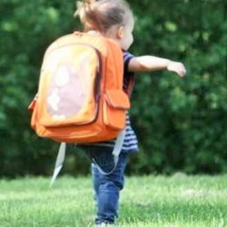 ребенок идет в школу